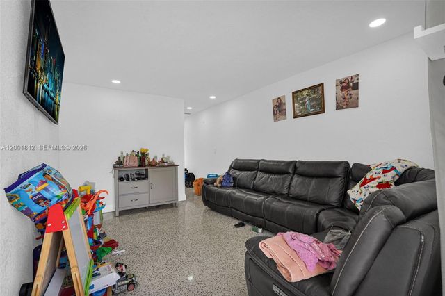 2020 NW 51st St, Miami, FL 33142