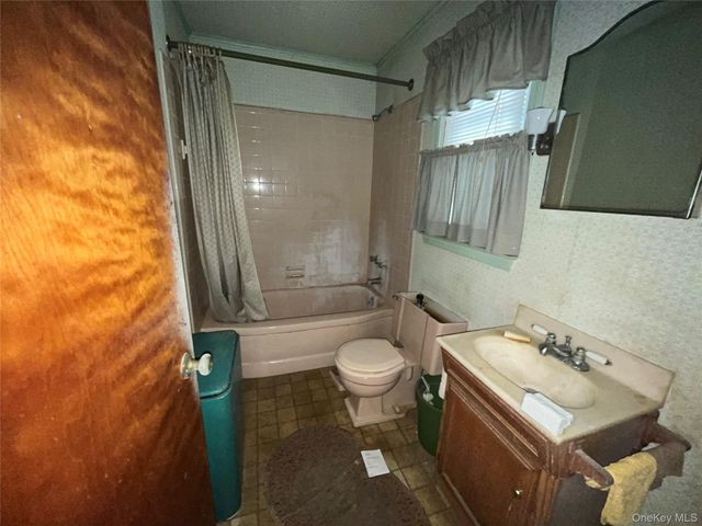 300 Hewlett Avenue, East Patchogue, NY 11772