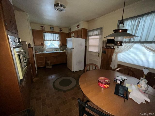 300 Hewlett Avenue, East Patchogue, NY 11772