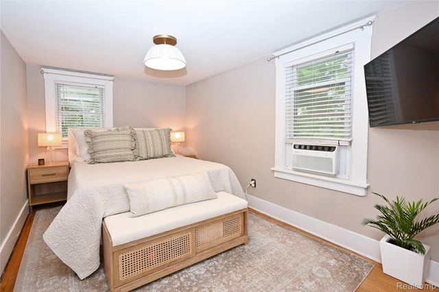 232 W Houstonia Avenue, Royal Oak, MI 48073