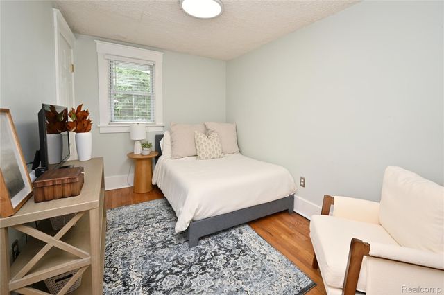 232 W Houstonia Avenue, Royal Oak, MI 48073