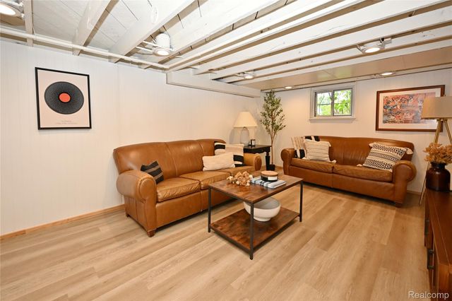 232 W Houstonia Avenue, Royal Oak, MI 48073