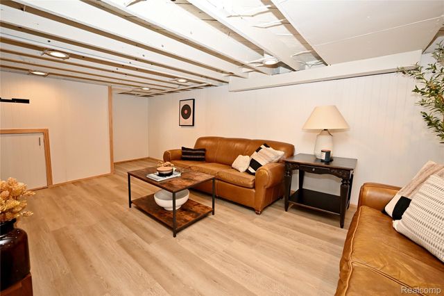 232 W Houstonia Avenue, Royal Oak, MI 48073