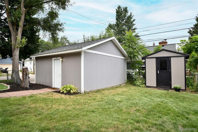 232 W Houstonia Avenue, Royal Oak, MI 48073