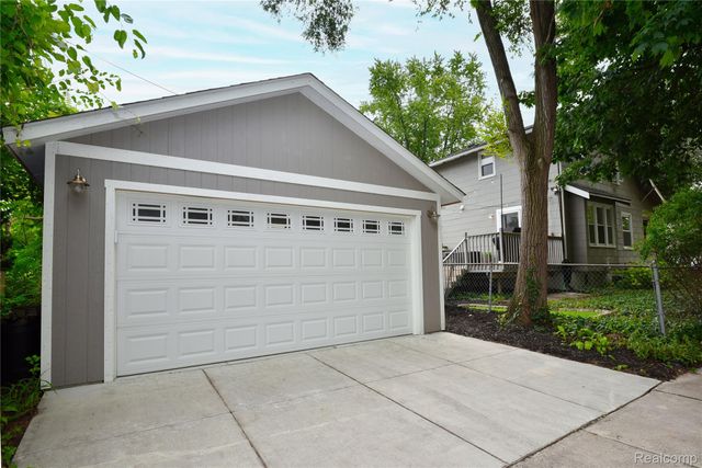 232 W Houstonia Avenue, Royal Oak, MI 48073