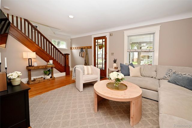 232 W Houstonia Avenue, Royal Oak, MI 48073