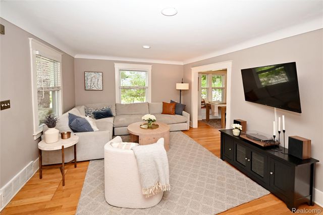 232 W Houstonia Avenue, Royal Oak, MI 48073