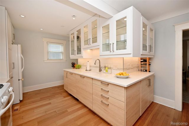 232 W Houstonia Avenue, Royal Oak, MI 48073