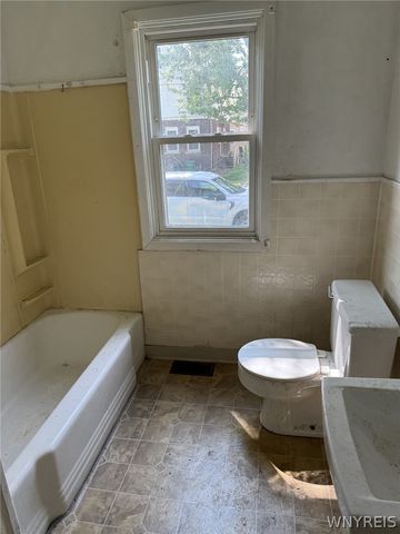 1600 Cleveland Avenue, Niagara Falls, NY 14305