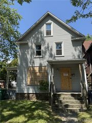 1600 Cleveland Avenue, Niagara Falls, NY 14305