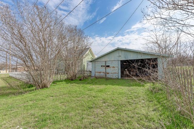 308 N Broad ST, Coupland, TX 78615