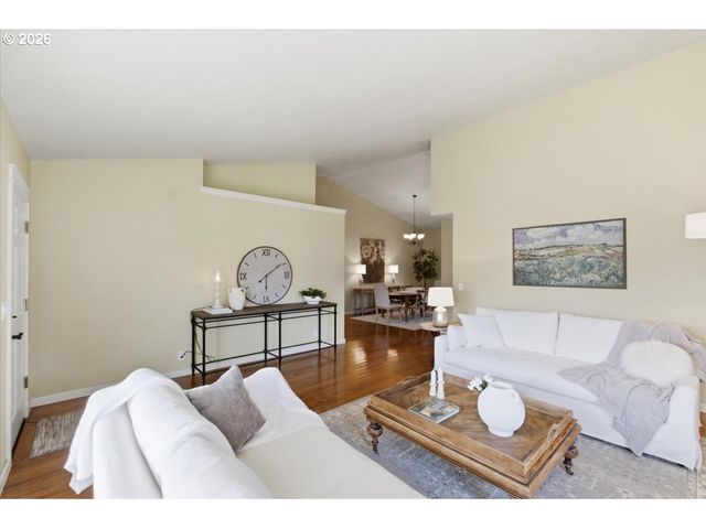 5718 E St, Springfield, OR 97477