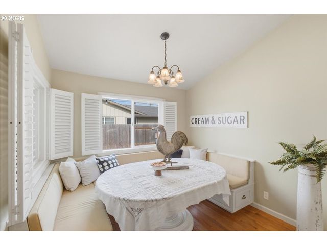 5718 E St, Springfield, OR 97477