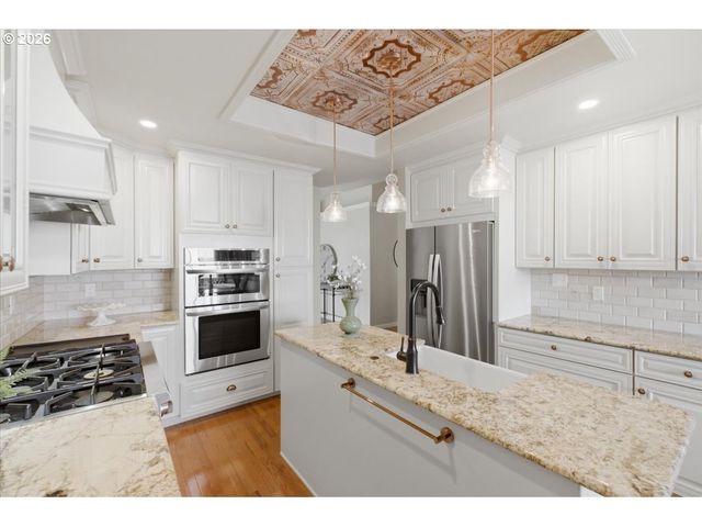 5718 E St, Springfield, OR 97477