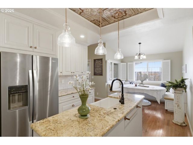 5718 E St, Springfield, OR 97477