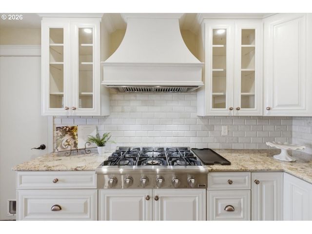 5718 E St, Springfield, OR 97477