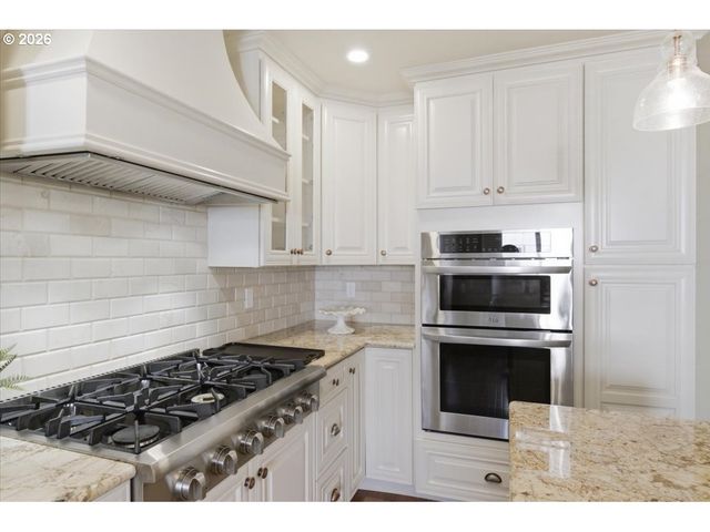 5718 E St, Springfield, OR 97477