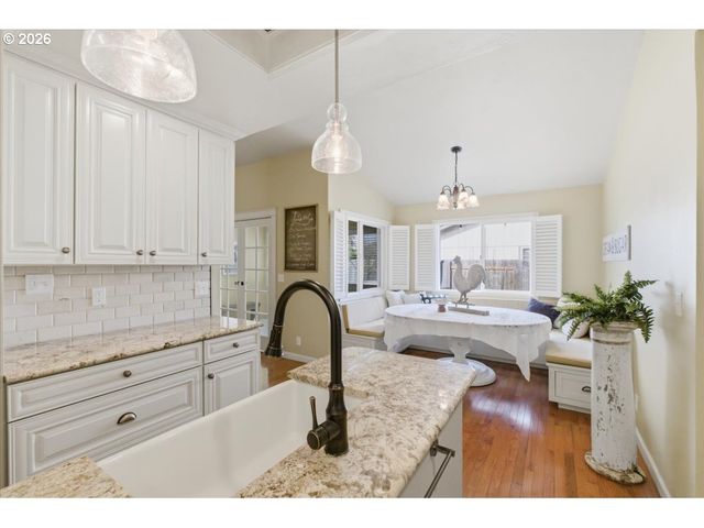 5718 E St, Springfield, OR 97477