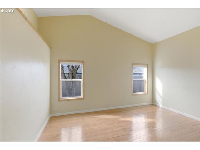 5718 E St, Springfield, OR 97477