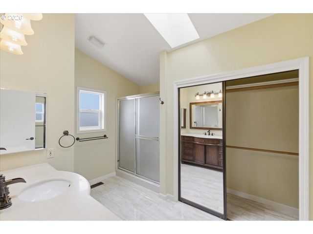 5718 E St, Springfield, OR 97477