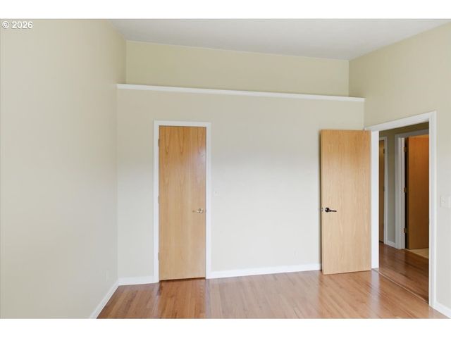 5718 E St, Springfield, OR 97477