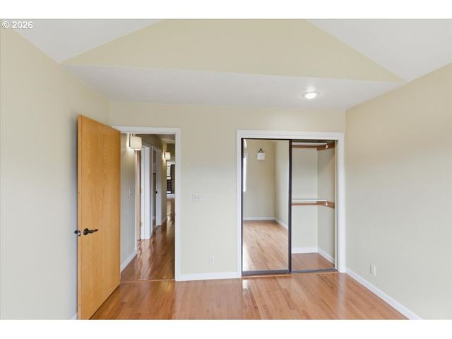 5718 E St, Springfield, OR 97477