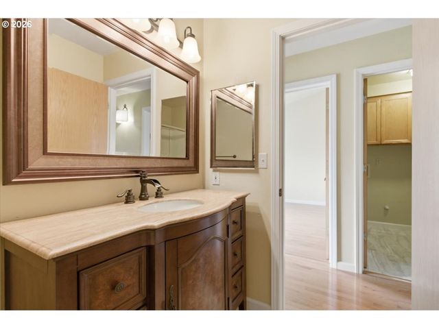 5718 E St, Springfield, OR 97477