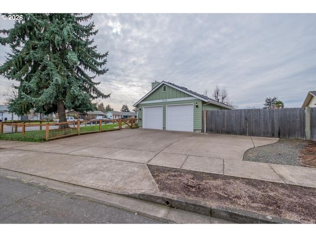 5718 E St, Springfield, OR 97477