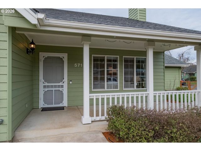 5718 E St, Springfield, OR 97477