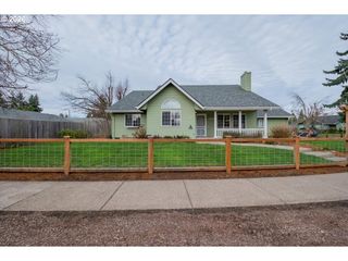 5718 E St, Springfield, OR 97477