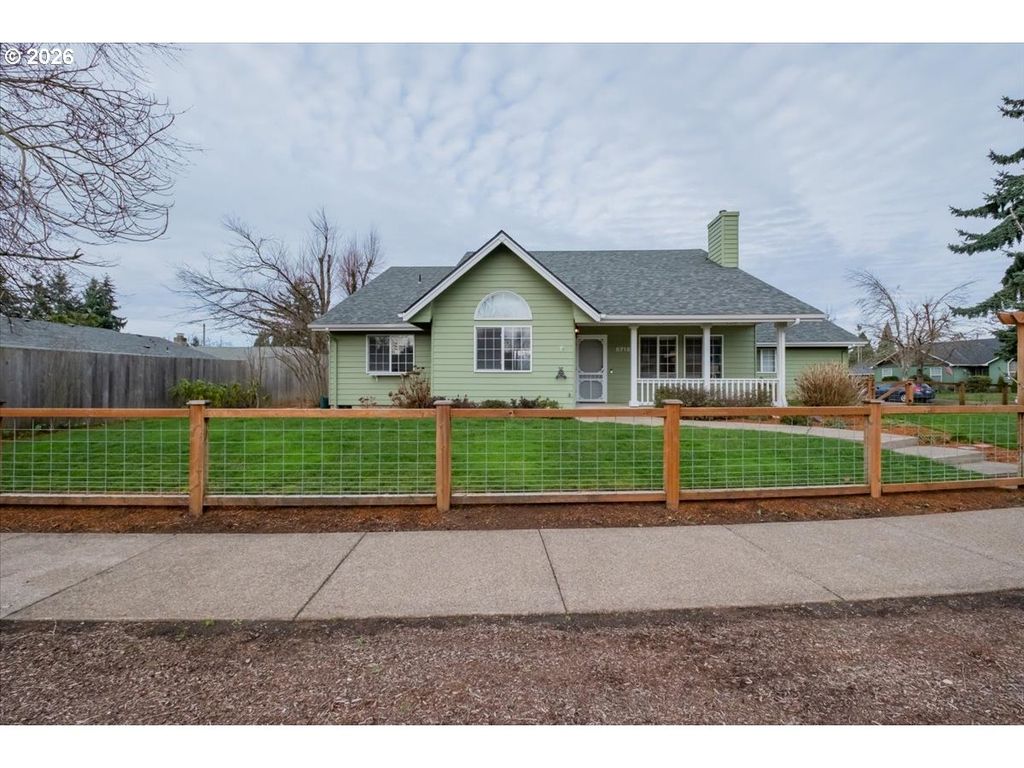 5718 E St, Springfield, OR 97477