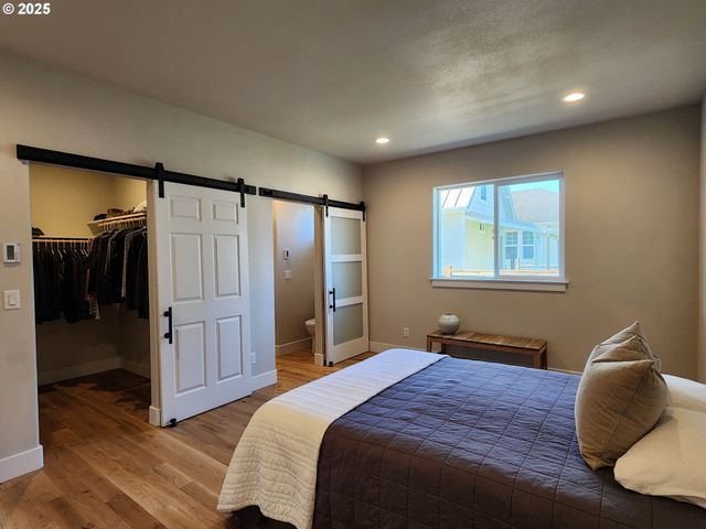 891 Ne DIVISION Ave, Bandon, OR 97411