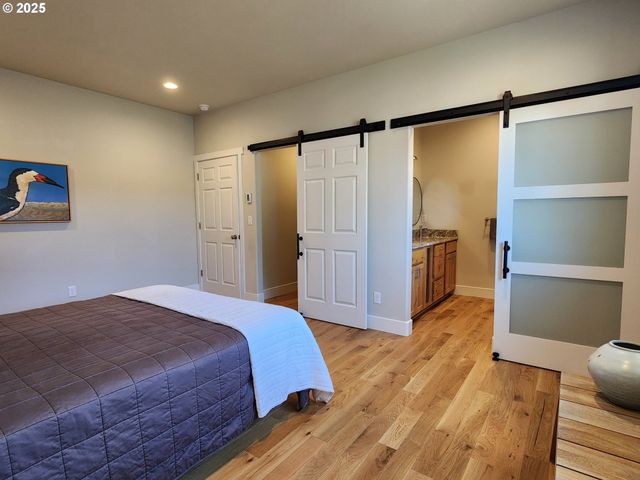 891 Ne DIVISION Ave, Bandon, OR 97411