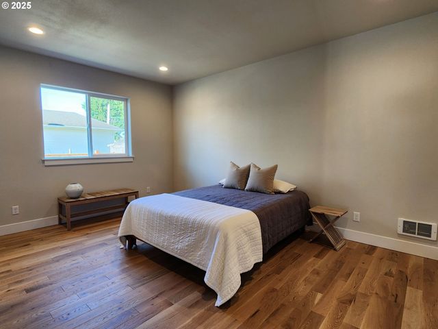 891 Ne DIVISION Ave, Bandon, OR 97411