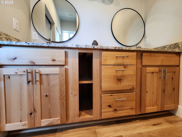 891 Ne DIVISION Ave, Bandon, OR 97411