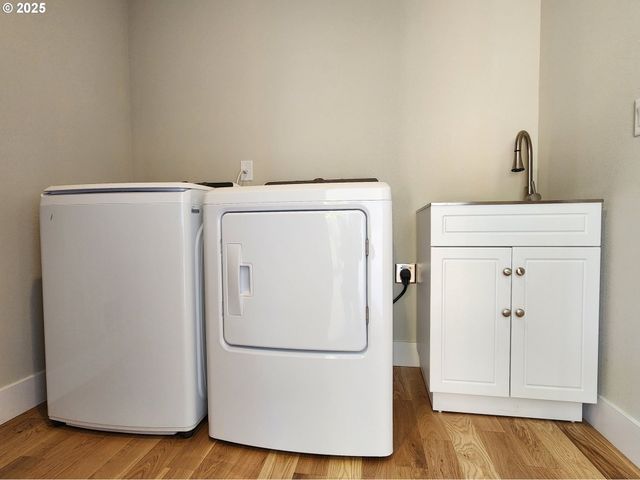 891 Ne DIVISION Ave, Bandon, OR 97411