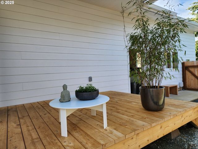 891 Ne DIVISION Ave, Bandon, OR 97411