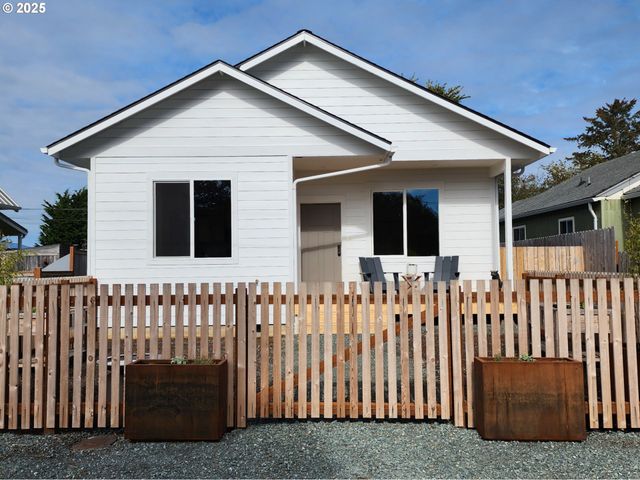 891 Ne DIVISION Ave, Bandon, OR 97411