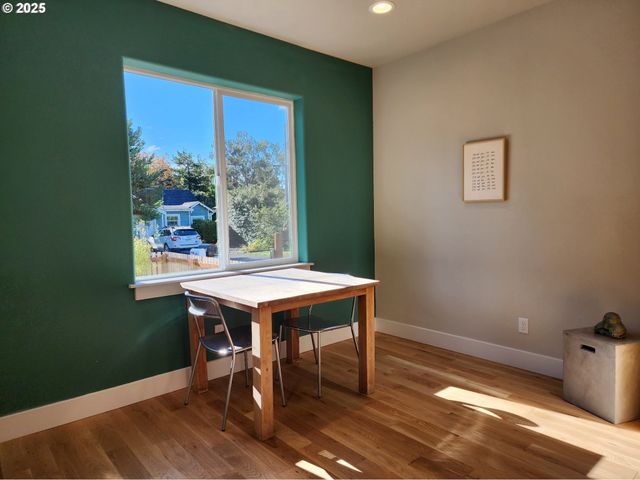 891 Ne DIVISION Ave, Bandon, OR 97411