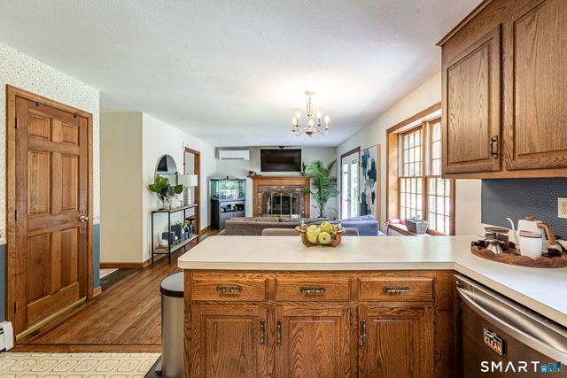 27 West Street, Hebron, CT 06248