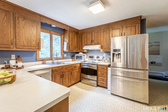 27 West Street, Hebron, CT 06248