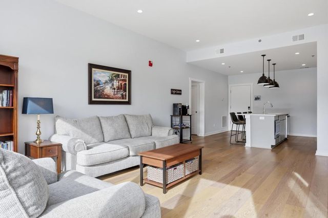 411 Fairpoint Street 205, Chattanooga, TN 37405