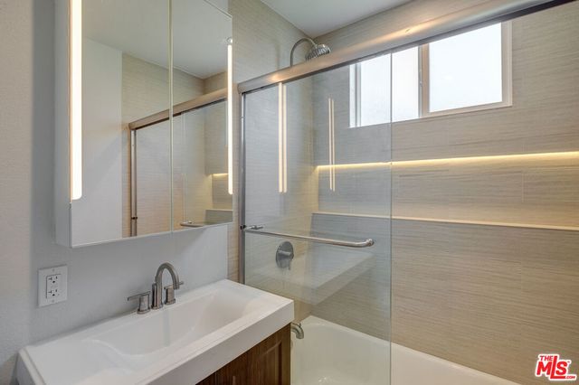 4136 Grand View Boulevard 3, Los Angeles, CA 90066