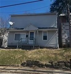 238 N Oakland Ave, Sharon, PA 16146