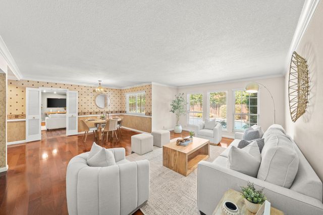 880 Laverstock Way, Sacramento, CA 95864