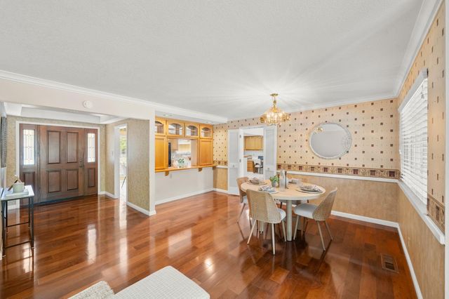 880 Laverstock Way, Sacramento, CA 95864