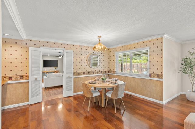 880 Laverstock Way, Sacramento, CA 95864