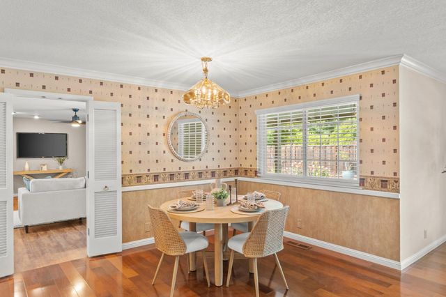 880 Laverstock Way, Sacramento, CA 95864