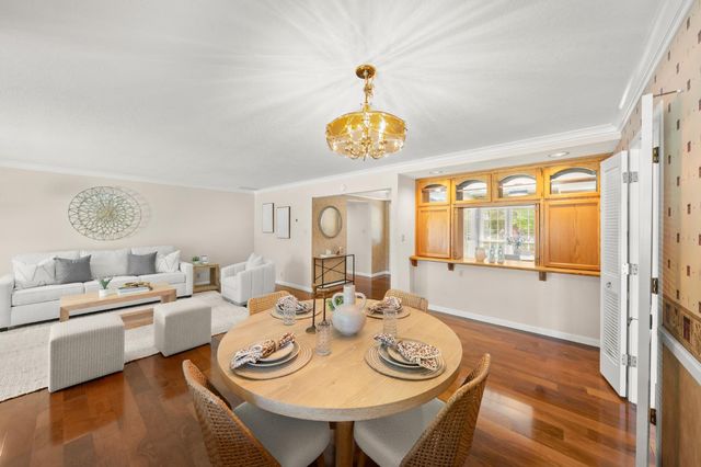 880 Laverstock Way, Sacramento, CA 95864