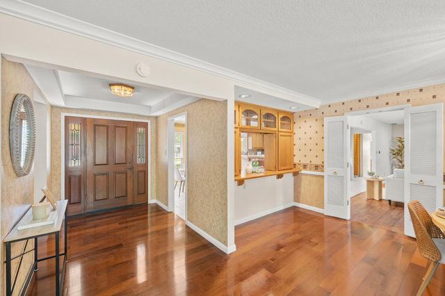 880 Laverstock Way, Sacramento, CA 95864